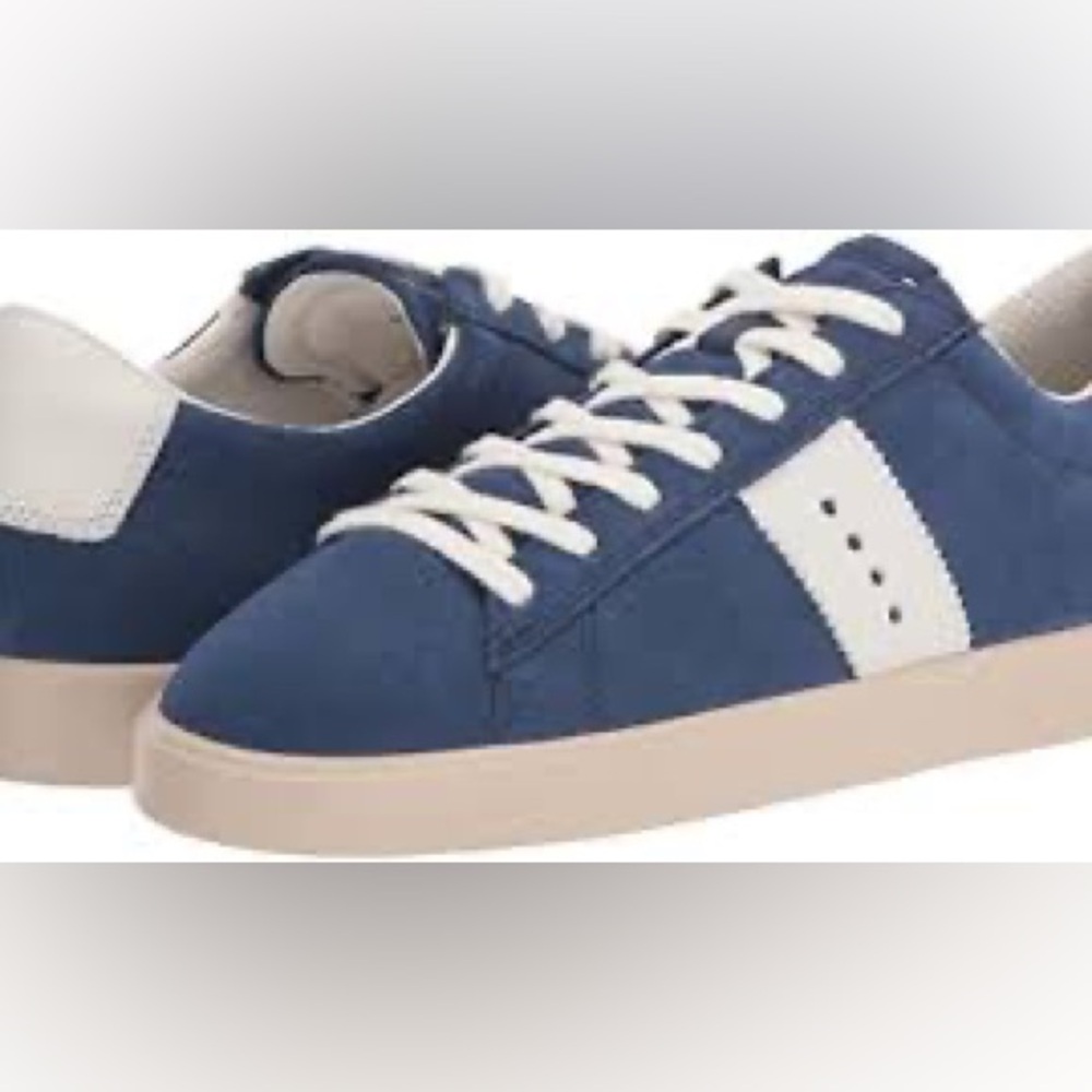 Ecco retro women’s blue sneakers EUC size 8 / 8.5 / 39